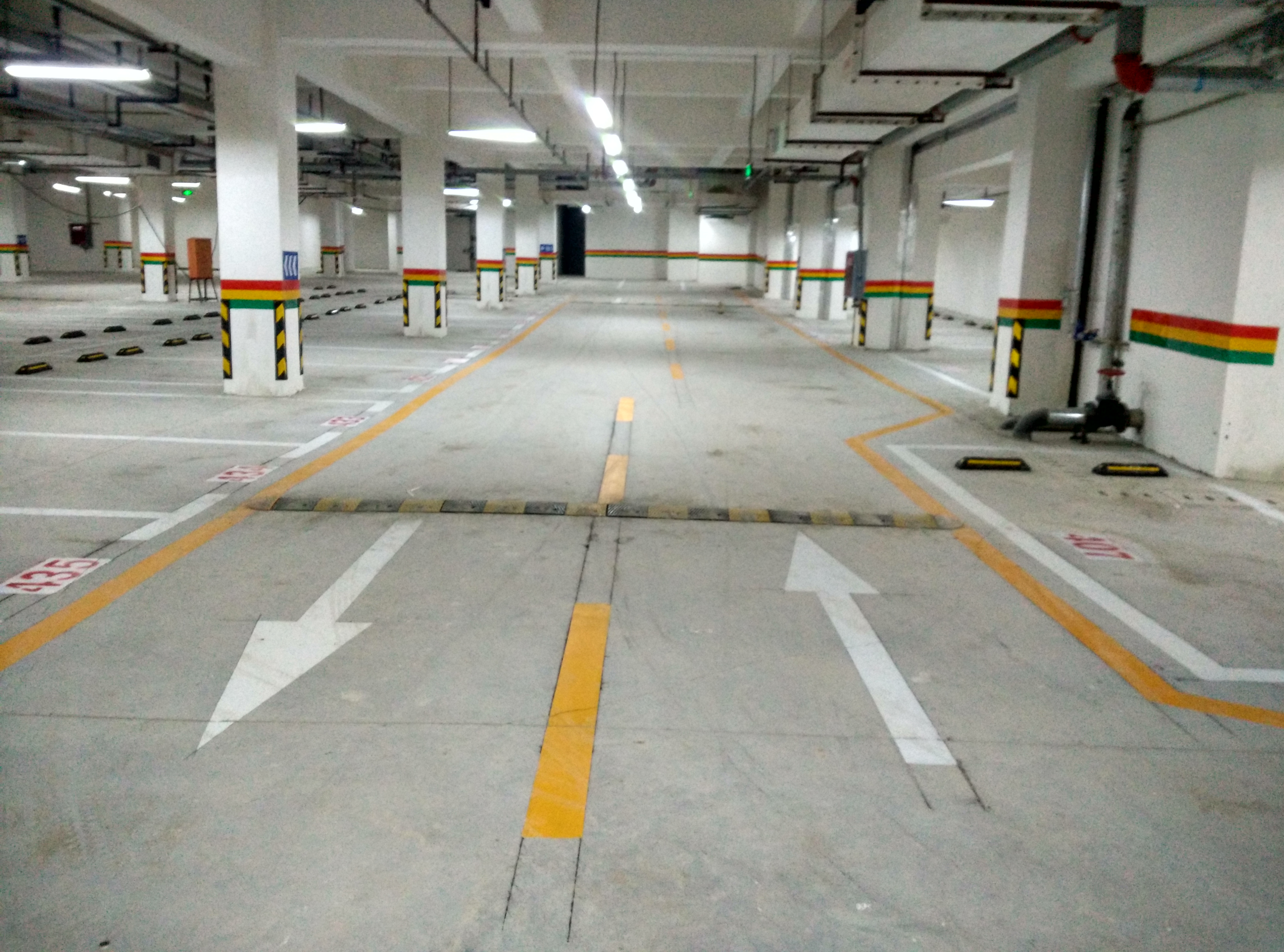 车库车位划线 车库车位划线